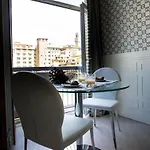 Specchi Su Pontevecchio Apartment